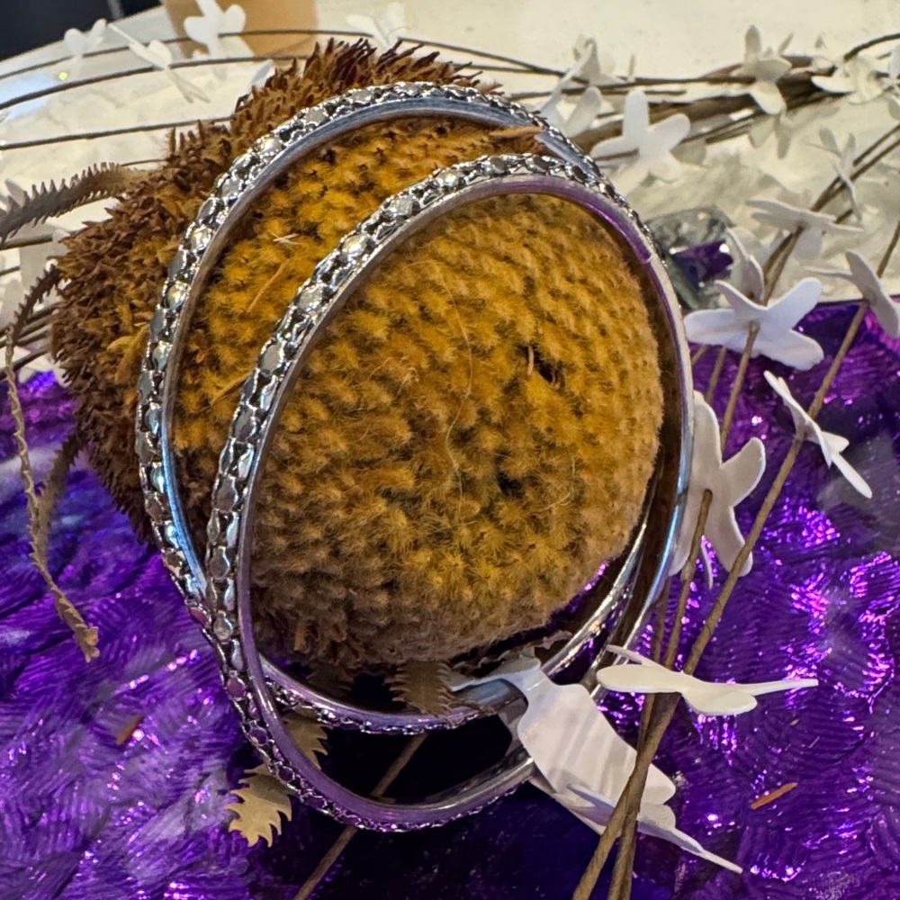 Elegant Silver Bangle Bracelet - Picture 2 of 3